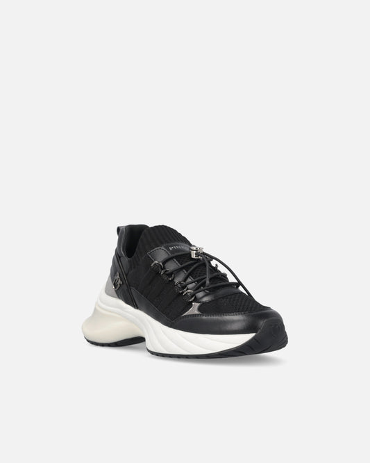 Knitted sneakers with laces and cord lock