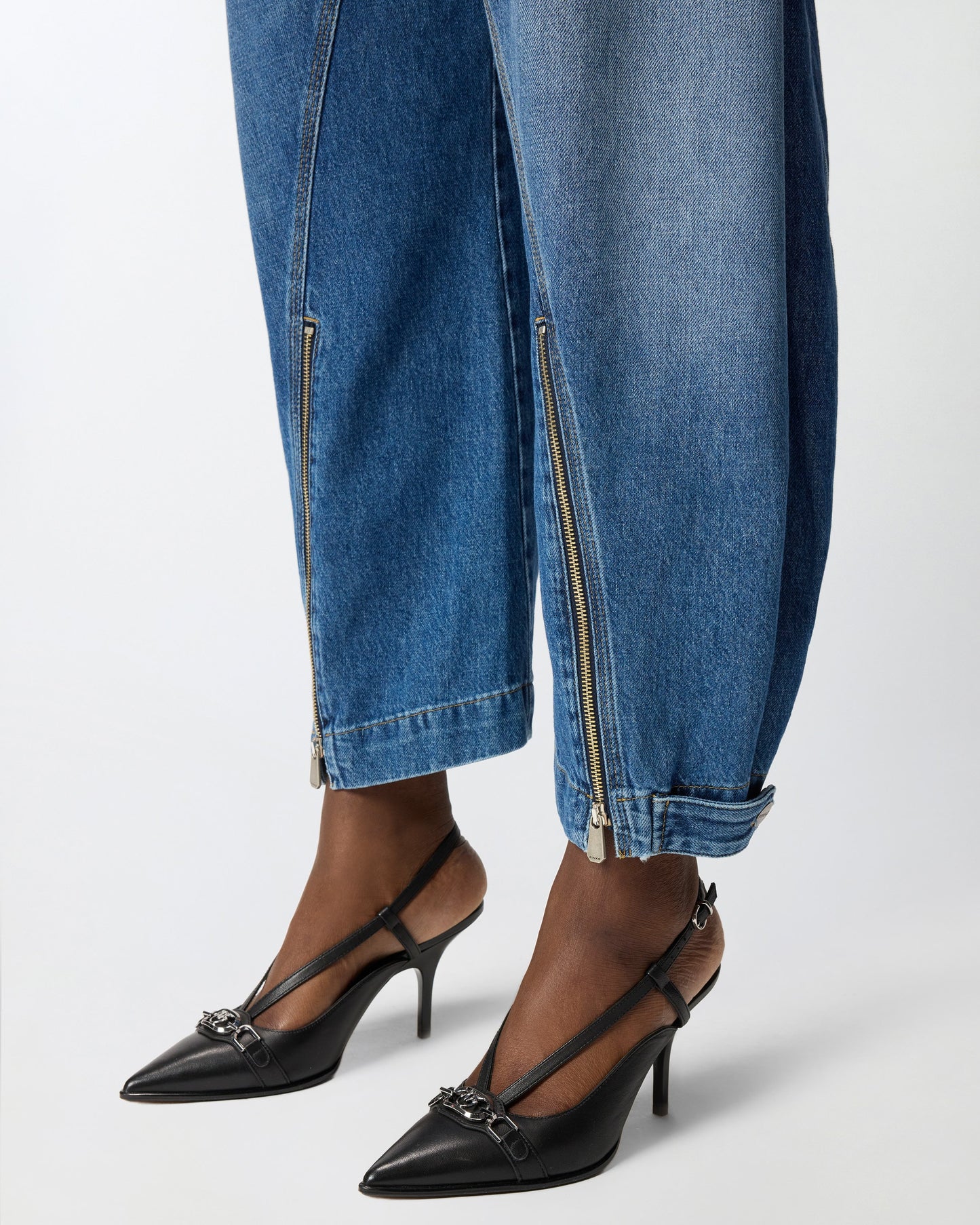 Balloon-fit jeans with zip