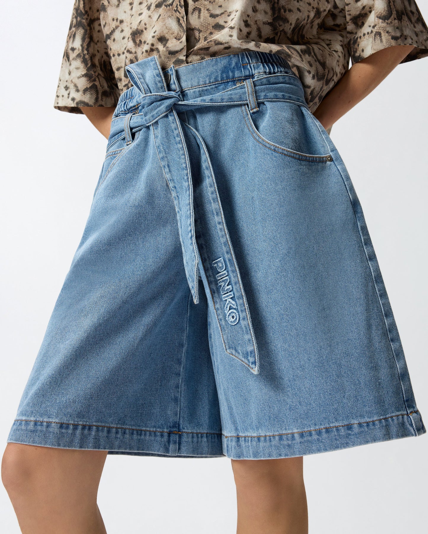 Wide-leg denim Bermuda shorts with belt