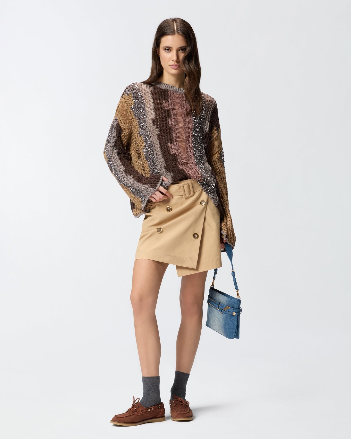 Buttoned mini skirt with belt