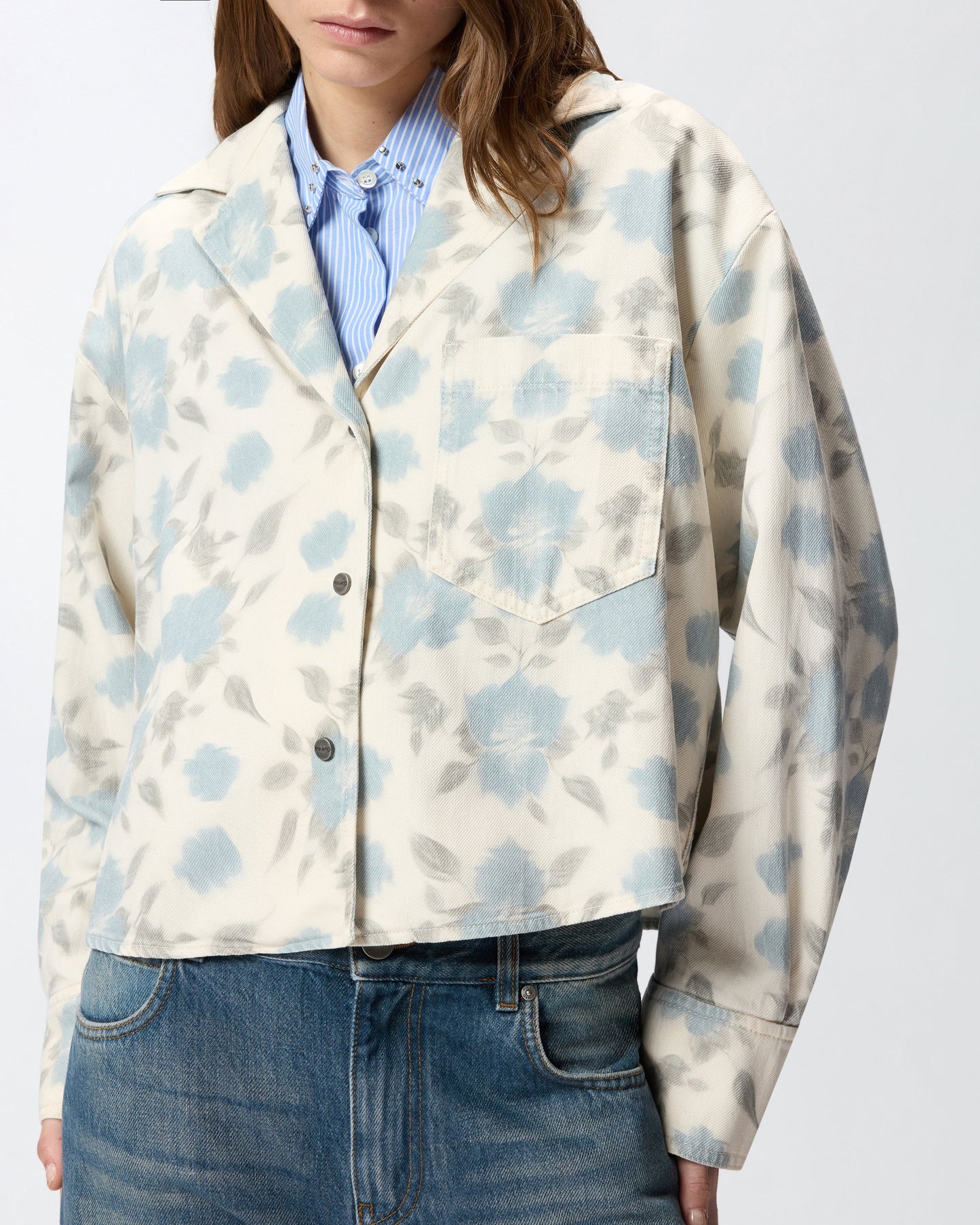 Lightweight boxy shirt with floral print