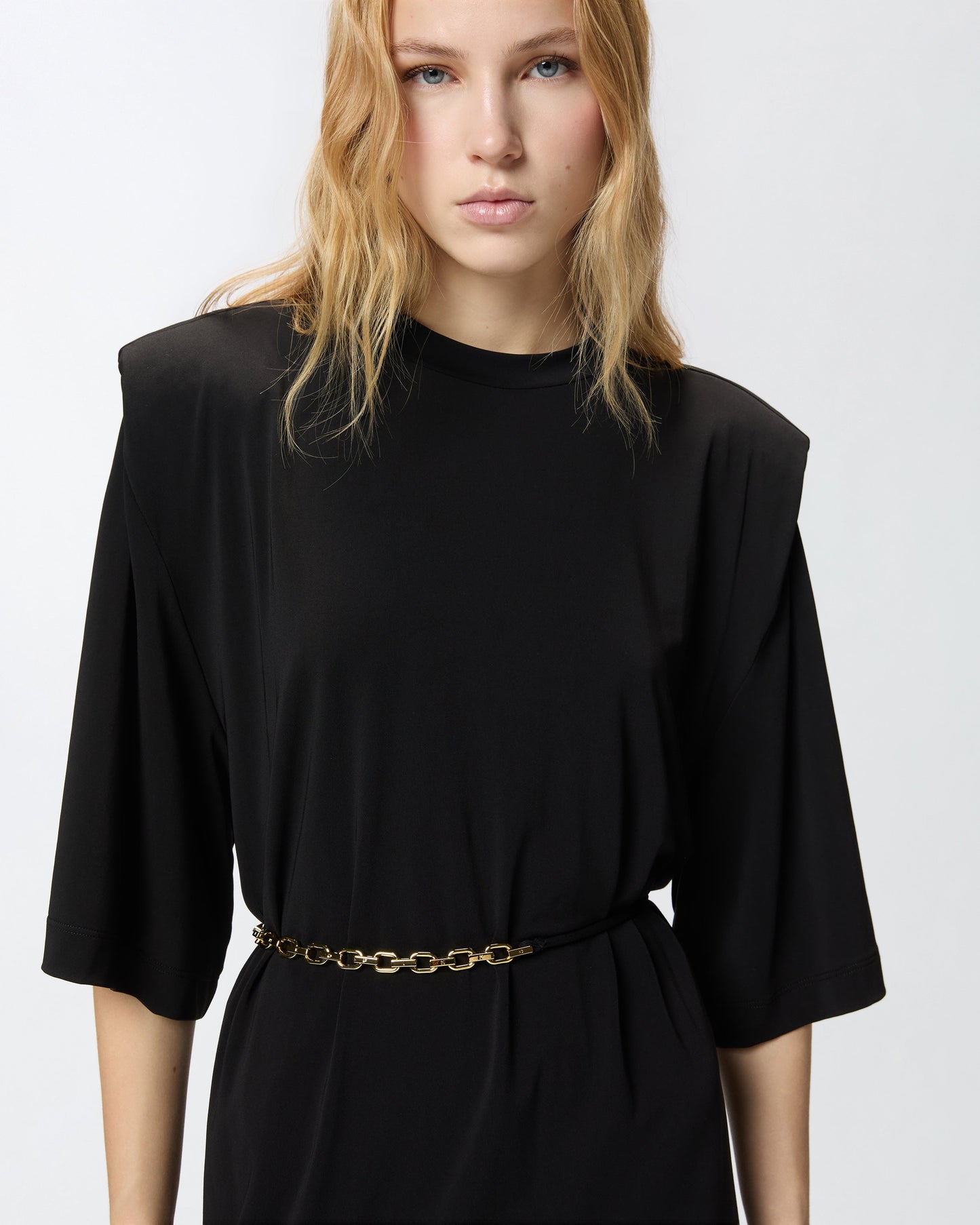 Mini dress with structured shoulders and chain