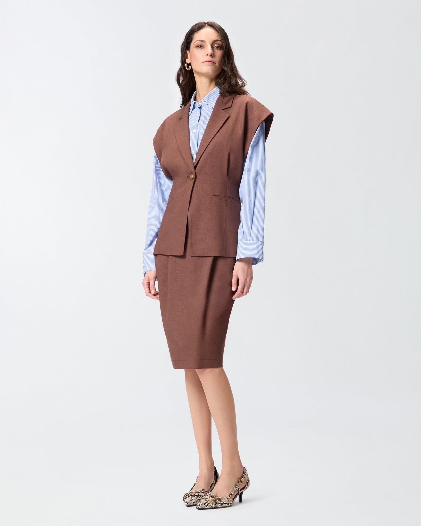 Sleeveless rustic-effect jacket