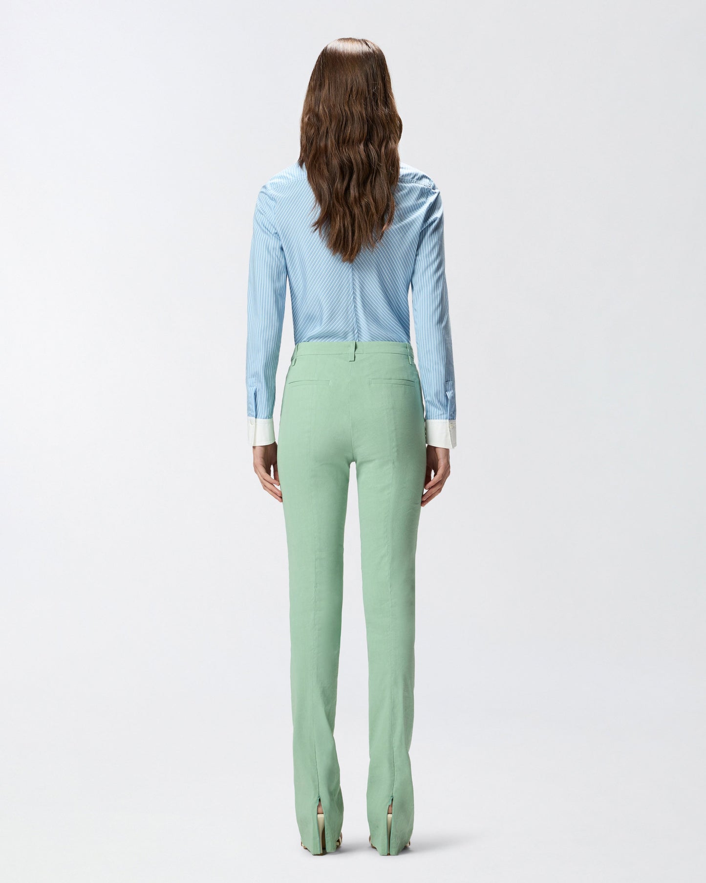 Trousers in linen blend with pressed pleat
