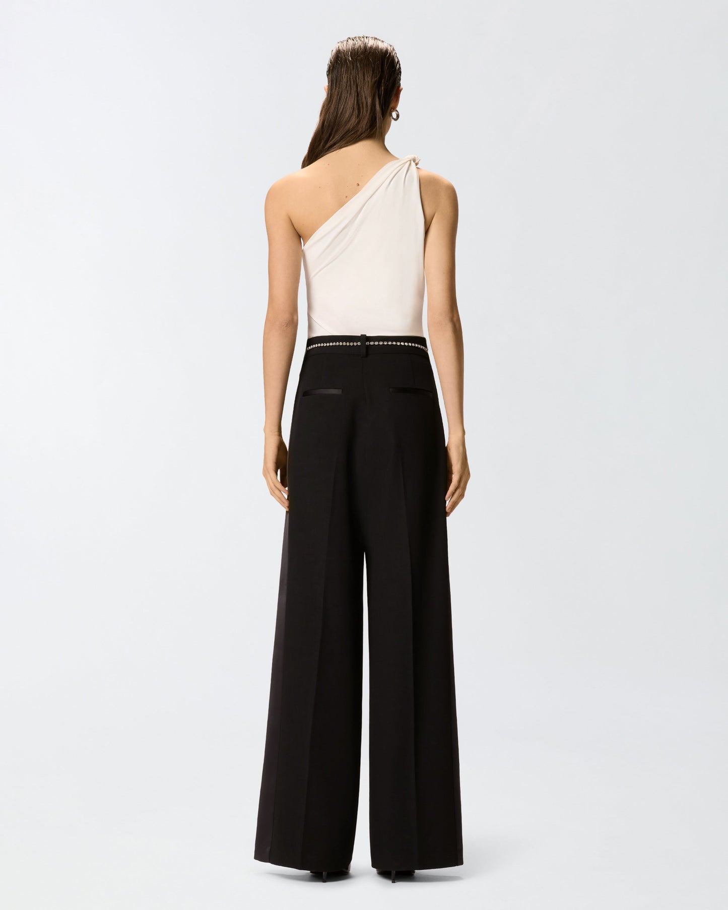 One-shoulder top with knot detail