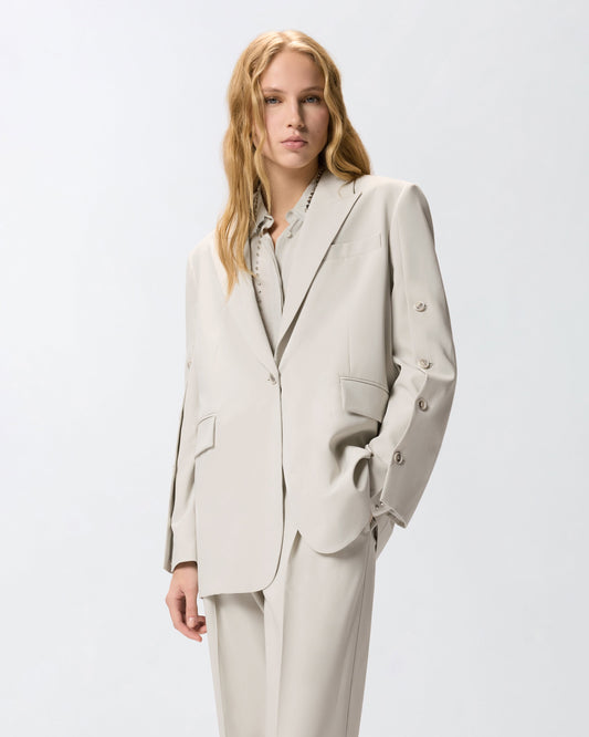 Flowing jacket with slits