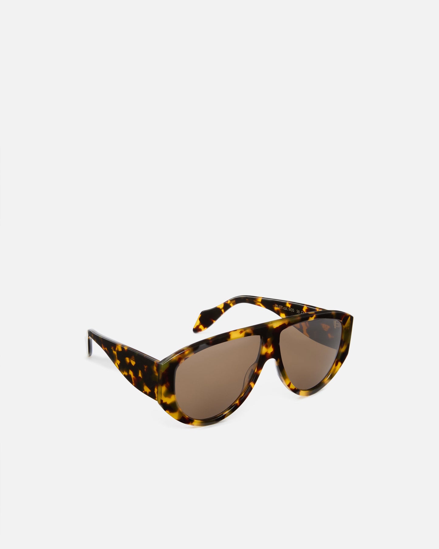Pilot-style sunglasses