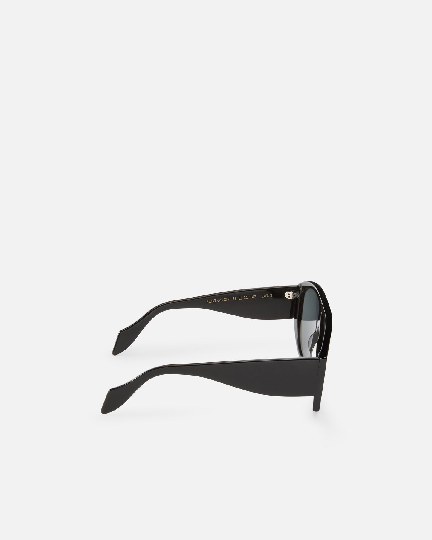 Pilot-style sunglasses