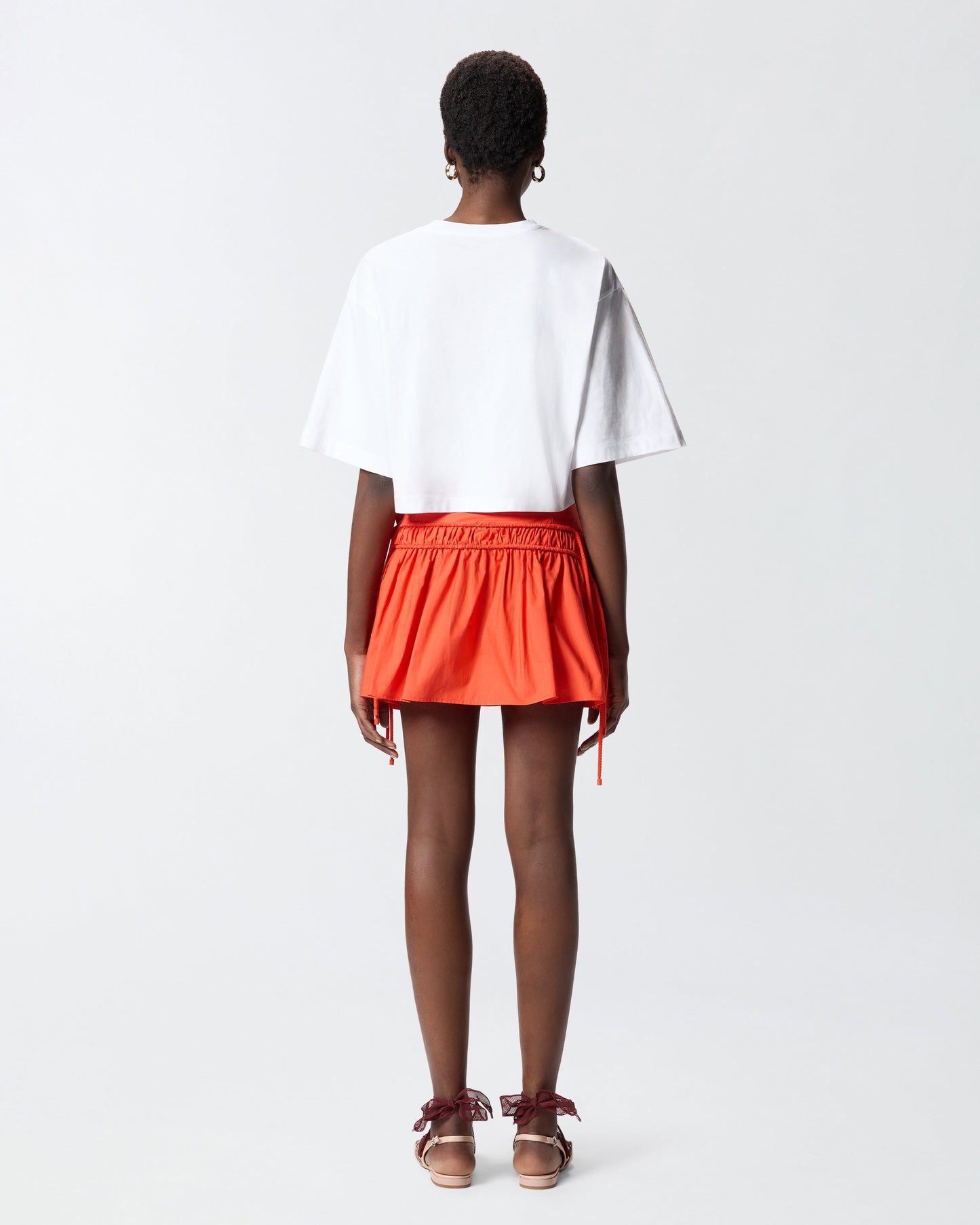 Short skirt with gathering and drawstring