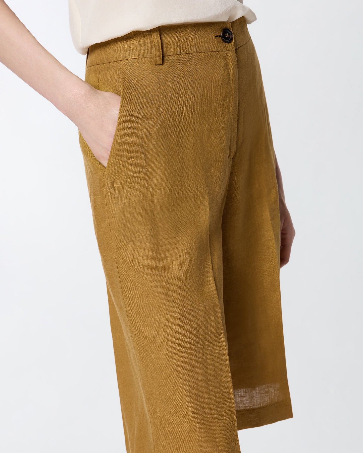 Linen Bermuda shorts with pressed pleat detail
