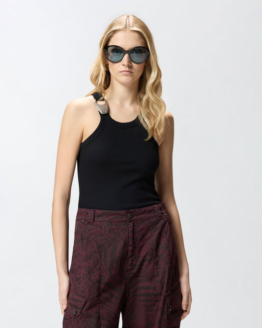 Vest top with pendant buckle