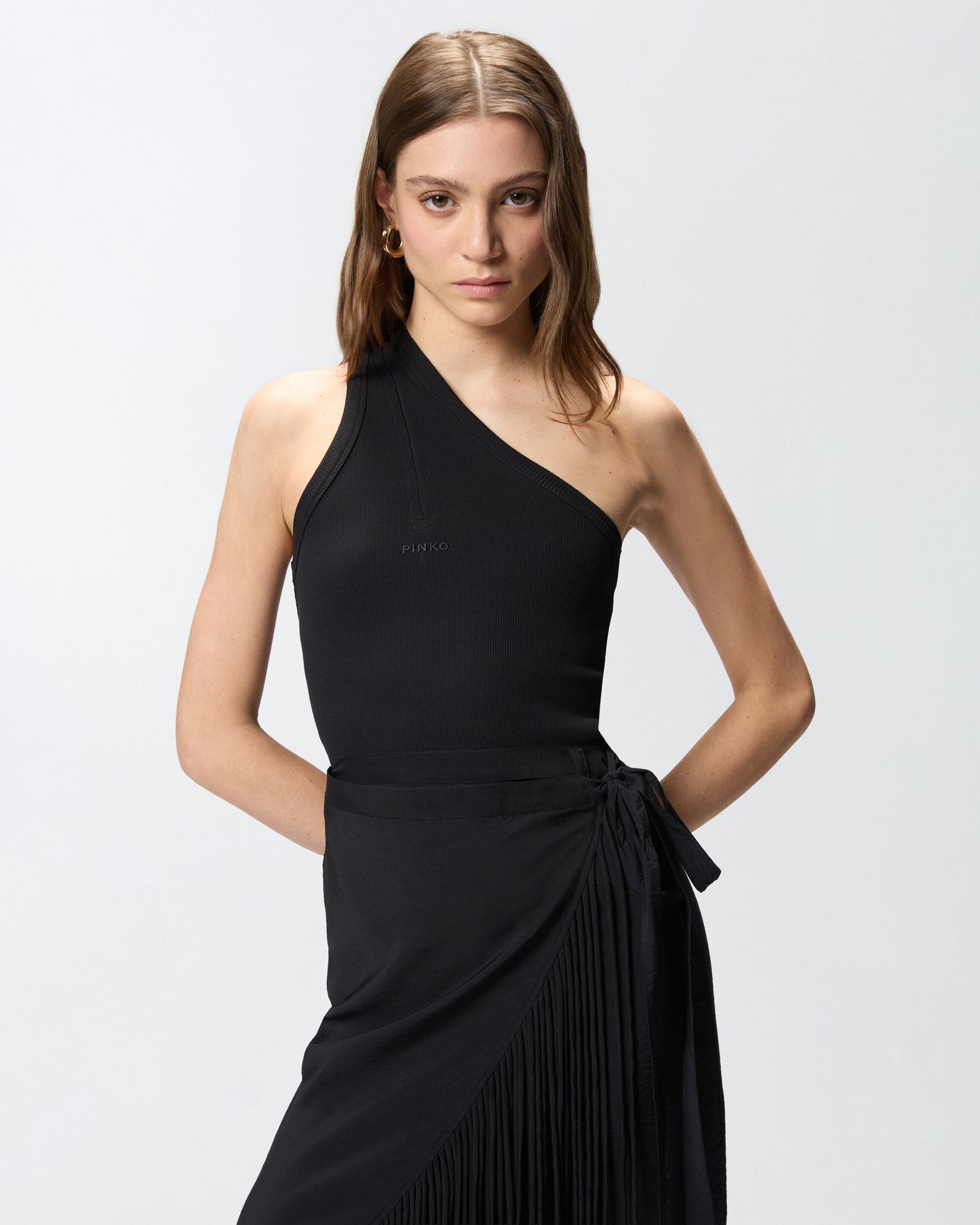 Rib-knit tank top with V-neck and logo