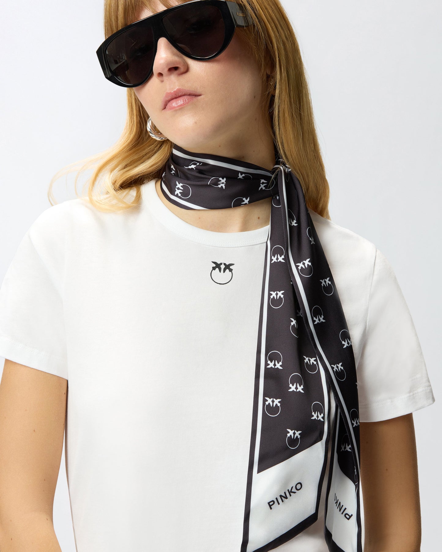 T-shirt with Love Birds logo scarf