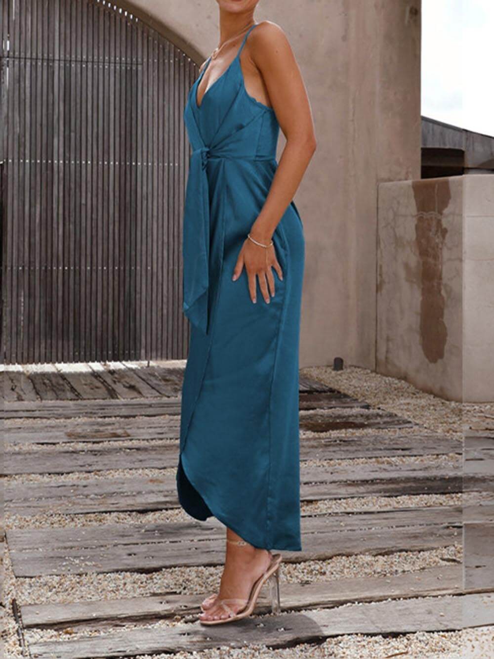 Stylish, unique French Halter-Neck Midi Dresses with Straps