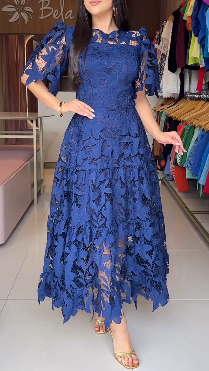 Damenkleid mit Rundhalsausschnitt und Cut-outs