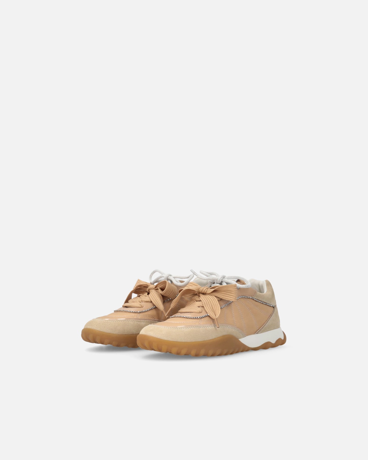 Sneakers with double laces