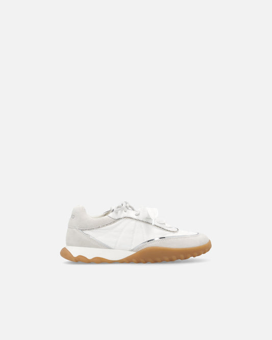 Sneakers with double laces
