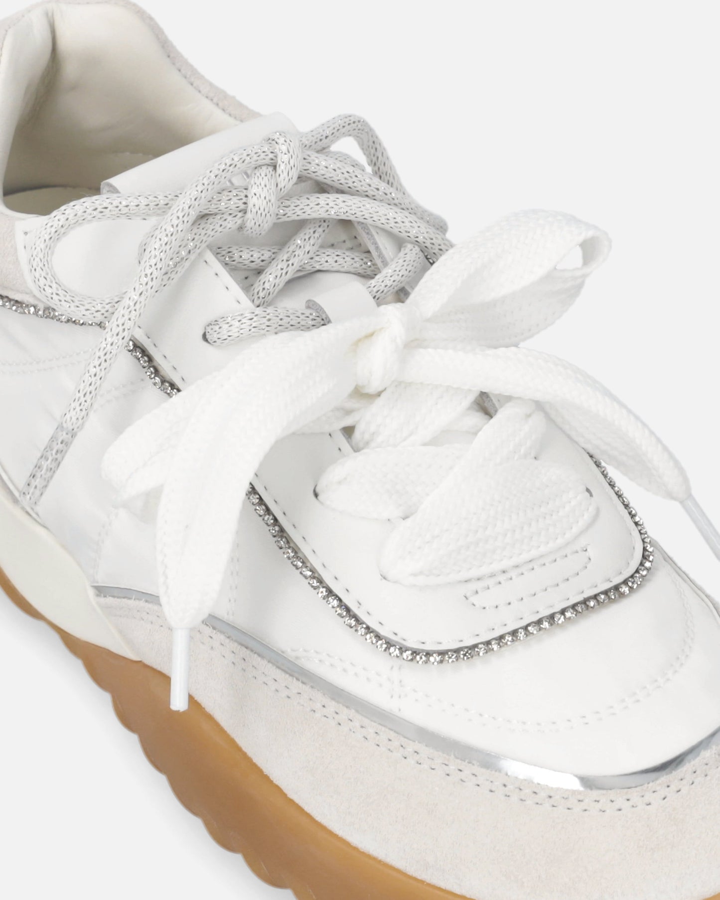 Sneakers with double laces